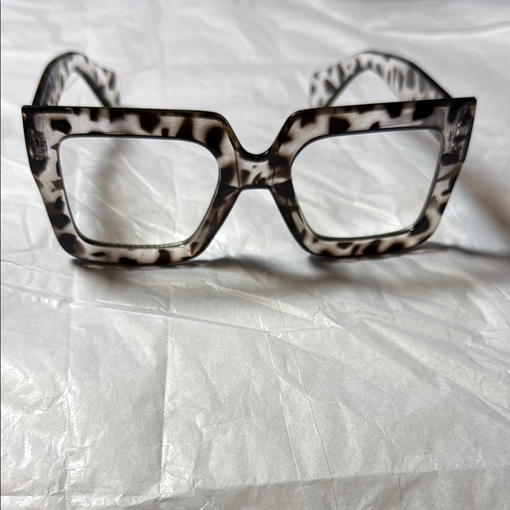 NWOT-Leopard Print Square Glasses